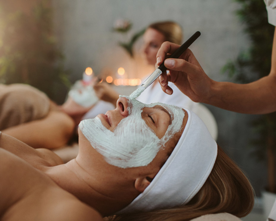 mother-and-daughter-receiving-hydrating-anti-aging-facial-at-a-spa